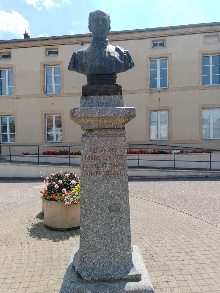 2 Statue Jules Liégeois